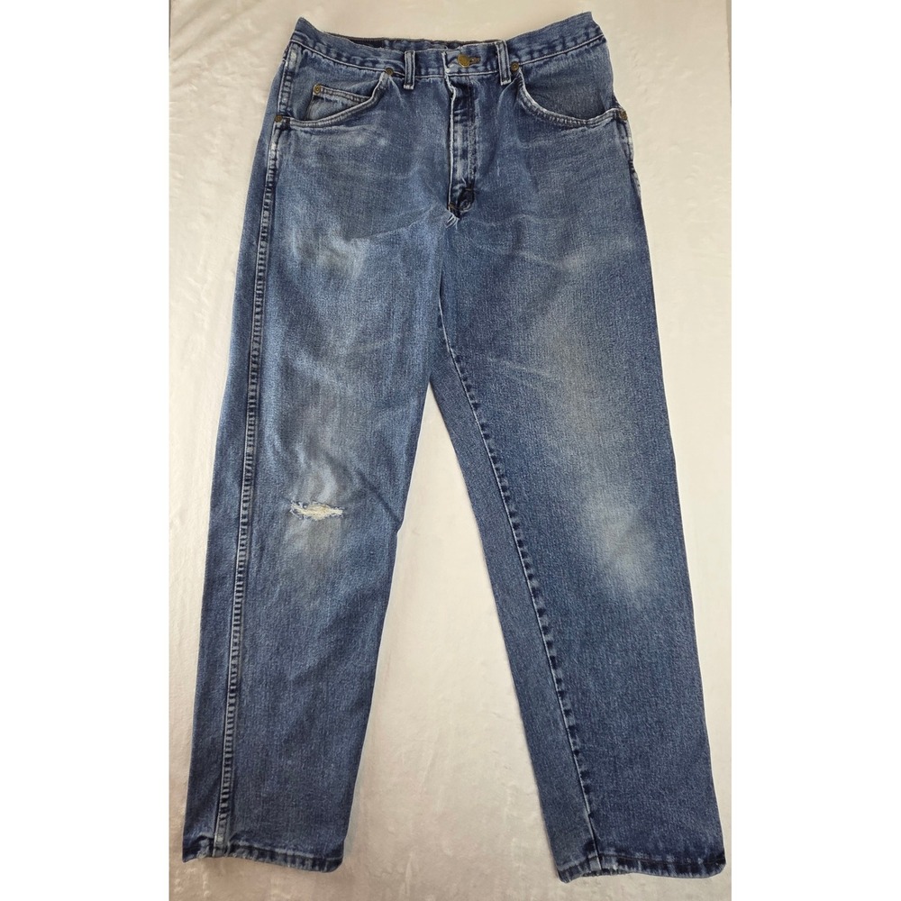 Wrangler Authentic Jeans Mens 32x30 Blue Medium Wash Straight Leg Denim Pants